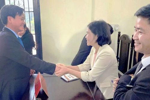 Vụ vé số trúng đặc biệt bị rách: Người nhận thưởng trích một phần giúp bà con
