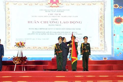 Tây Ninh đón nhận Huân chương Lao động hạng Nhất
