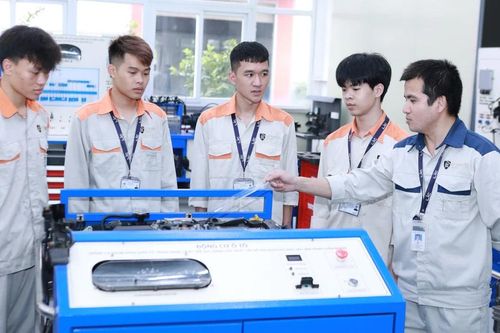 Đề xuất miễn học phí ngành khoa học cơ bản: Cần nhưng chưa đủ