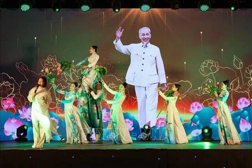 Chương trình nghệ thuật đặc biệt 'Sáng mãi tên Người - Hồ Chí Minh'