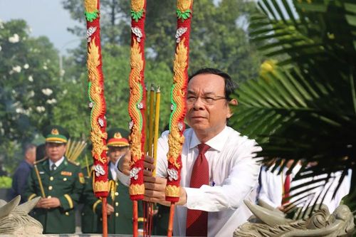 Lãnh đạo TPHCM dâng hương tưởng niệm các Anh hùng liệt sĩ