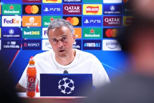 HLV PSG nổi đóa với báo Pháp, tuyên bố sẵn sàng 'đấu trí' Arsenal