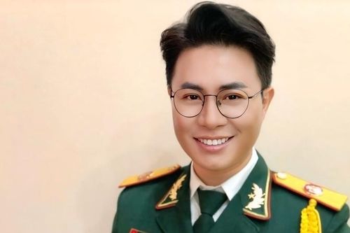 Sao Việt: MC Lê Anh tự hào khi mặc áo lính, Thanh Hương rạng rỡ trong tà áo dài