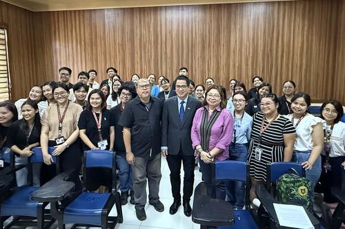 Thảo luận về cuộc đời, di sản của Chủ tịch Hồ Chí Minh và Anh hùng Jose Rizal tại Đại học Philippines