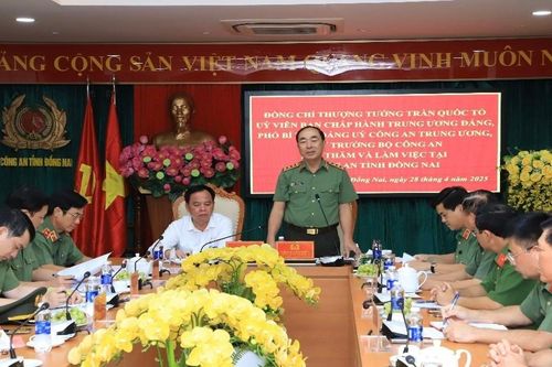 Thứ trưởng Bộ Công an Trần Quốc Tỏ thăm và làm việc tại Công an tỉnh Đồng Nai