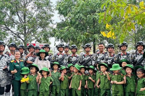 Xin chào bộ đội của dân!