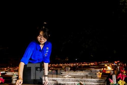 Tuổi trẻ Đà Nẵng, Bình Định thắp nến tri ân các anh hùng liệt sĩ