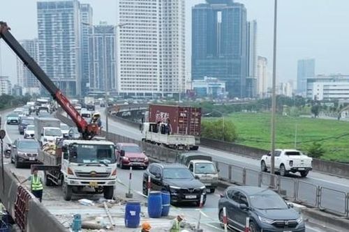 Yêu cầu dừng công trường sửa chữa ở đường trên cao 3