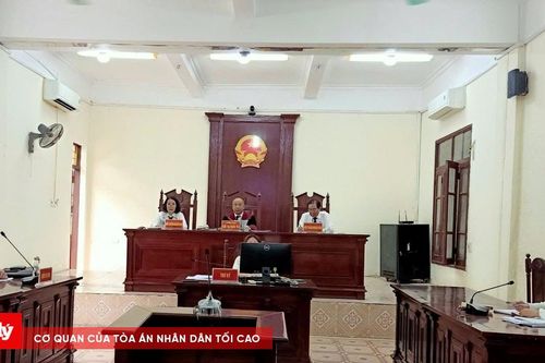 Nhân viên chiếm đoạt tài sản của cửa hàng
