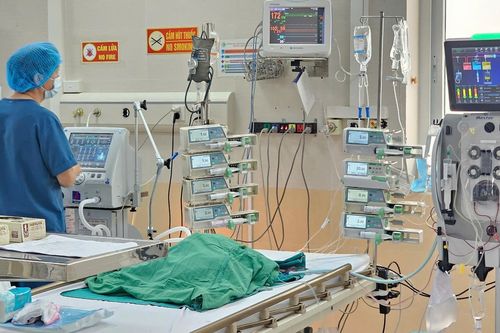 Quyết định sống còn của bác sĩ cứu bé gái 5,5 tháng tuổi '9 phần tử vong'