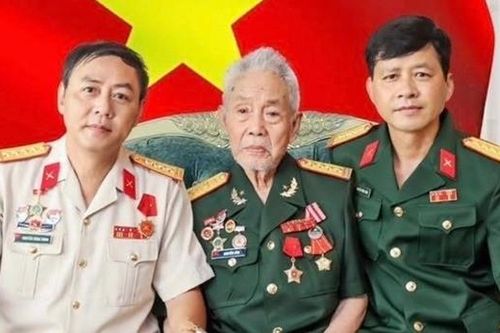 Chi Pu kể về ông nội Đại tá trực chiến cùng Đại tướng Võ Nguyên Giáp ngày 30/4/1975