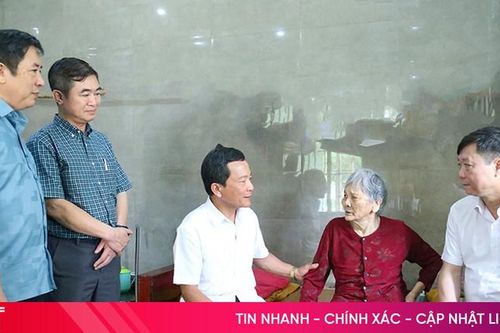 Phó Chủ tịch HĐND tỉnh tặng quà tại Trung tâm Điều dưỡng người có công và Bảo trợ xã hội