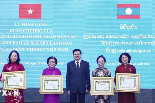 Lễ trao Huân chương Tự do hạng Nhất của Nhà nước Lào tặng Lãnh đạo cấp cao Việt Nam