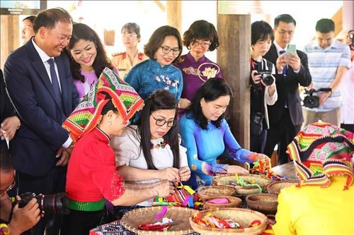 Phu nhân Lê Thị Bích Trân gặp Phu nhân Ishiba Yoshiko