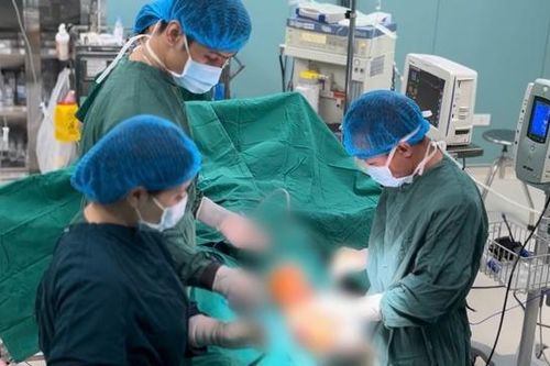 Ca mổ thần tốc cứu đôi chân người phụ nữ sau tai nạn giao thông