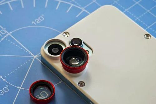 Smartphone thiết kế độc đáo, camera tele 50MP, cấu hình tốt, chống nước, phụ kiện tùy biến đa dạng, giá 5,79 triệu đồng