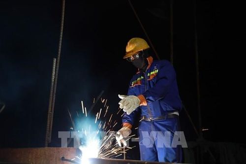 Thi công cao tốc Bắc – Nam: 'Làm ngày không đủ, tranh thủ làm đêm'