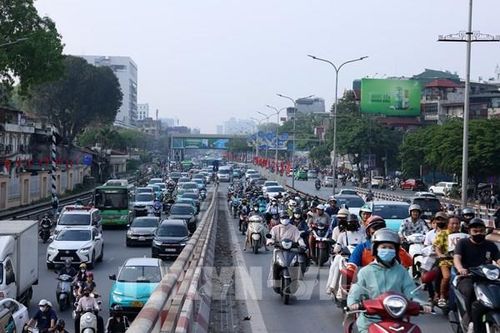 Ùn tắc kéo dài trên nhiều tuyến đường trước kỳ nghỉ lễ 30/4-1/5
