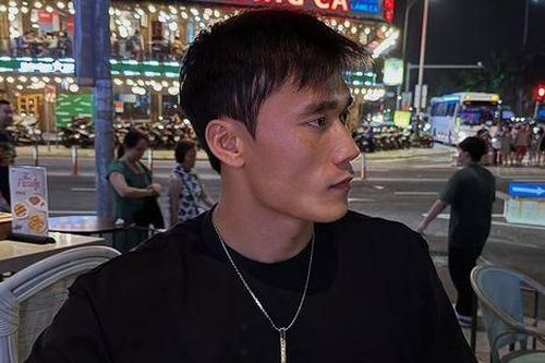 Vợ ủng hộ thủ môn Bùi Tiến Dũng