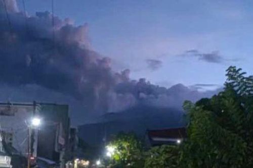 Núi lửa Philippines phun trào, xuất hiện 53 trận động đất