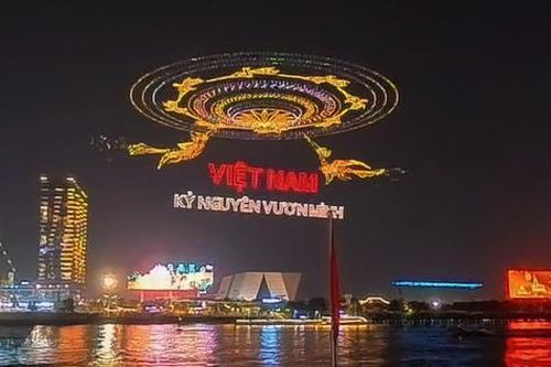TPHCM: Rực sáng với màn tổng duyệt 10.500 drone trên sông Sài Gòn chào mừng đại lễ 30/4