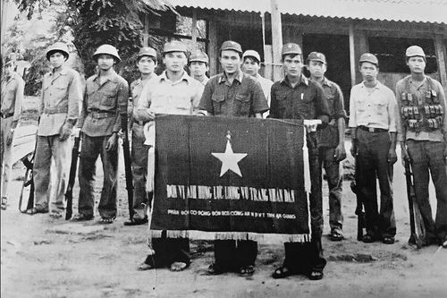 Đắp lũy xây thành từ máu đào chiến sĩ