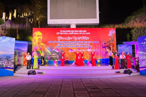 Giao lưu nghệ thuật 'Giai điệu non sông' kỷ niệm các ngày lễ lớn của dân tộc