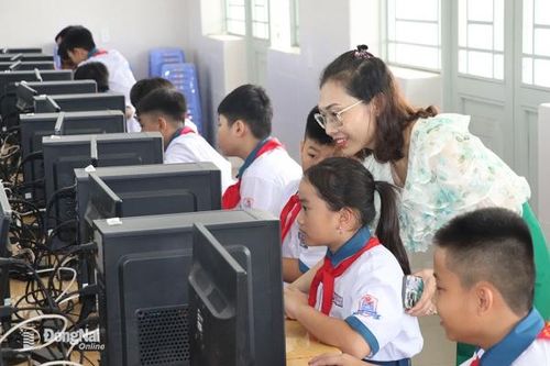 Học sinh làm quen với AI, phát triển kỹ năng công dân số