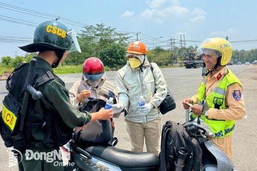 Cảnh sát giao thông Đồng Nai đồng loạt 'tiếp sức' người dân về quê dịp nghỉ lễ