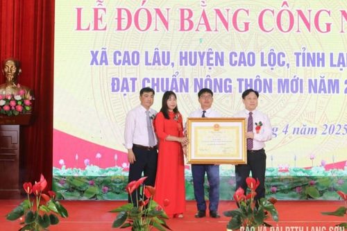 Xã Cao Lâu đón bằng công nhận xã đạt chuẩn nông thôn mới