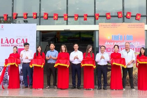 Trưng bày chuyên đề lịch sử 'Lào Cai thời Pháp thuộc' và Triển lãm tranh, ảnh nghệ thuật Lào Cai