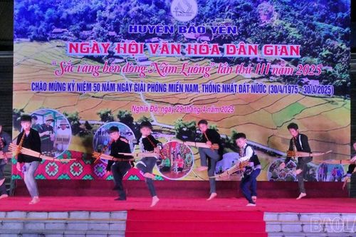Khai mạc Ngày hội Văn hóa dân gian 'Sắc vàng bên dòng Nặm Luông' năm 2025