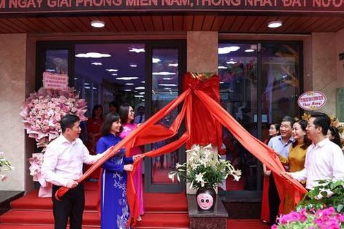 Hà Nội: Nhiều công trình gắn biển chào mừng 50 năm thống nhất đất nước