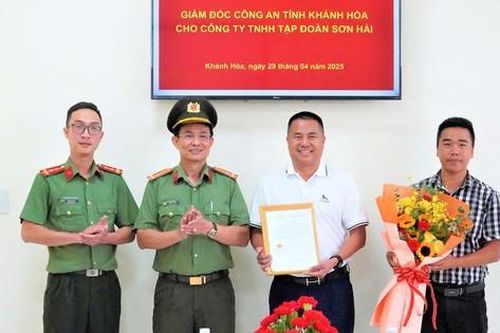 Công an tỉnh Khánh Hòa khen thưởng cán bộ, công nhân Tập đoàn Sơn Hải