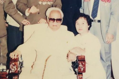 Hồi ức nữ du kích 'rắn quấn bên chân' trong thơ Tố Hữu