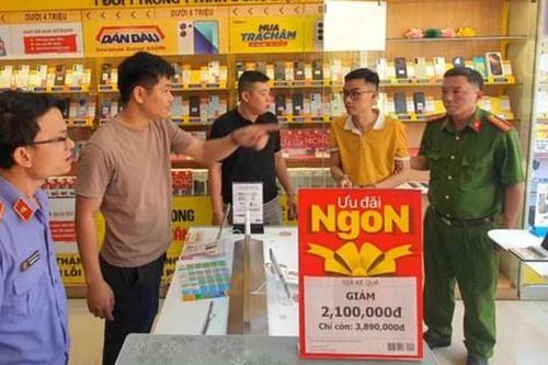 Quản lý cửa hàng đập kính 'chôm' 18 điện thoại từng có 2 tiền án trộm cắp