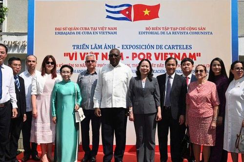 Triển lãm ảnh 'Vì Việt Nam' thắt chặt tình hữu nghị Việt Nam - Cuba