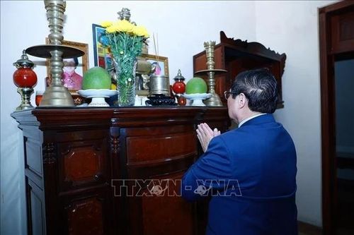Thủ tướng Chính phủ Phạm Minh Chính dâng hương cố Thủ tướng Phan Văn Khải