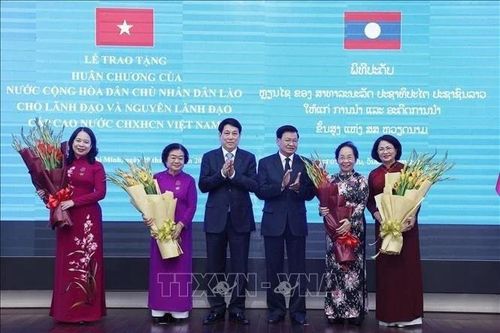 Nhà nước Lào trao tặng Huân chương cao quý cho lãnh đạo cấp cao Việt Nam