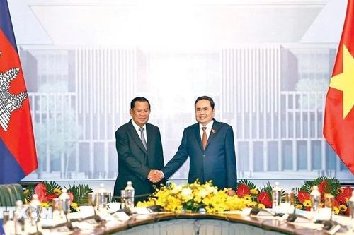 Quốc hội Việt Nam sẵn sàng hợp tác, thúc đẩy sáng kiến kết nối kinh tế, văn hóa, giáo dục với Campuchia