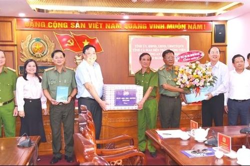 Lãnh đạo tỉnh Cà Mau động viên CBCS Công an bảo vệ Đại lễ 30/4