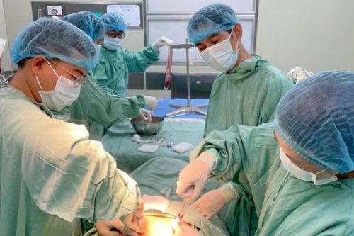 Cứu sống 2 bệnh nhi mắc bệnh tan máu bẩm sinh và u nguyên bào thần kinh