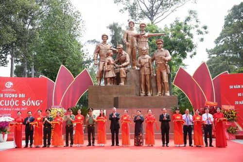 Bộ Công an khánh thành Tượng đài CAND Vì bình yên cuộc sống