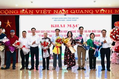 Lào Cai: Giới thiệu, trưng bày hơn 500 đầu sách, tạp chí tới bạn đọc dịp đại lễ 30/4