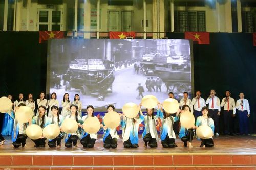 Ngoại khóa '50 năm - Vang mãi bản hùng ca toàn thắng'