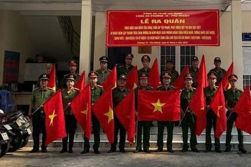 Dưới bóng cờ Tổ quốc