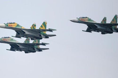 Sức mạnh tiêm kích đa năng Su-30MK2 trình diễn tại lễ diễu binh 30/4