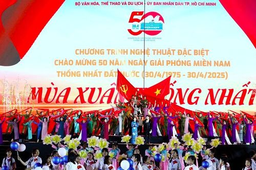 Lãnh đạo Đảng, Nhà nước và bạn bè quốc tế dự chương trình Mùa xuân thống nhất