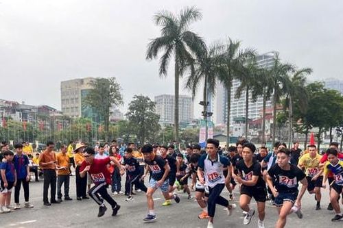 Gần 400 VĐV tham gia chung kết Giải chạy Báo Hànôịmới lần thứ 50 quận Ba Đình