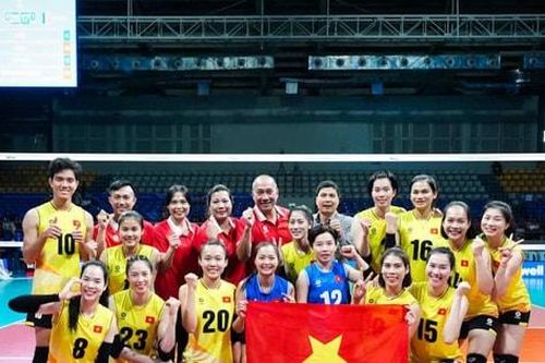 Thanh Thúy, Như Quỳnh hội quân cùng đội tuyển bóng chuyền nữ Việt Nam chuẩn bị cho những giải đấu quốc tế